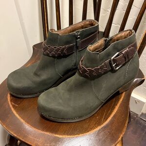 Dansko Michelle Womens Ankle Boots Olive Nubuck Suede EU 39 US 8.5-9